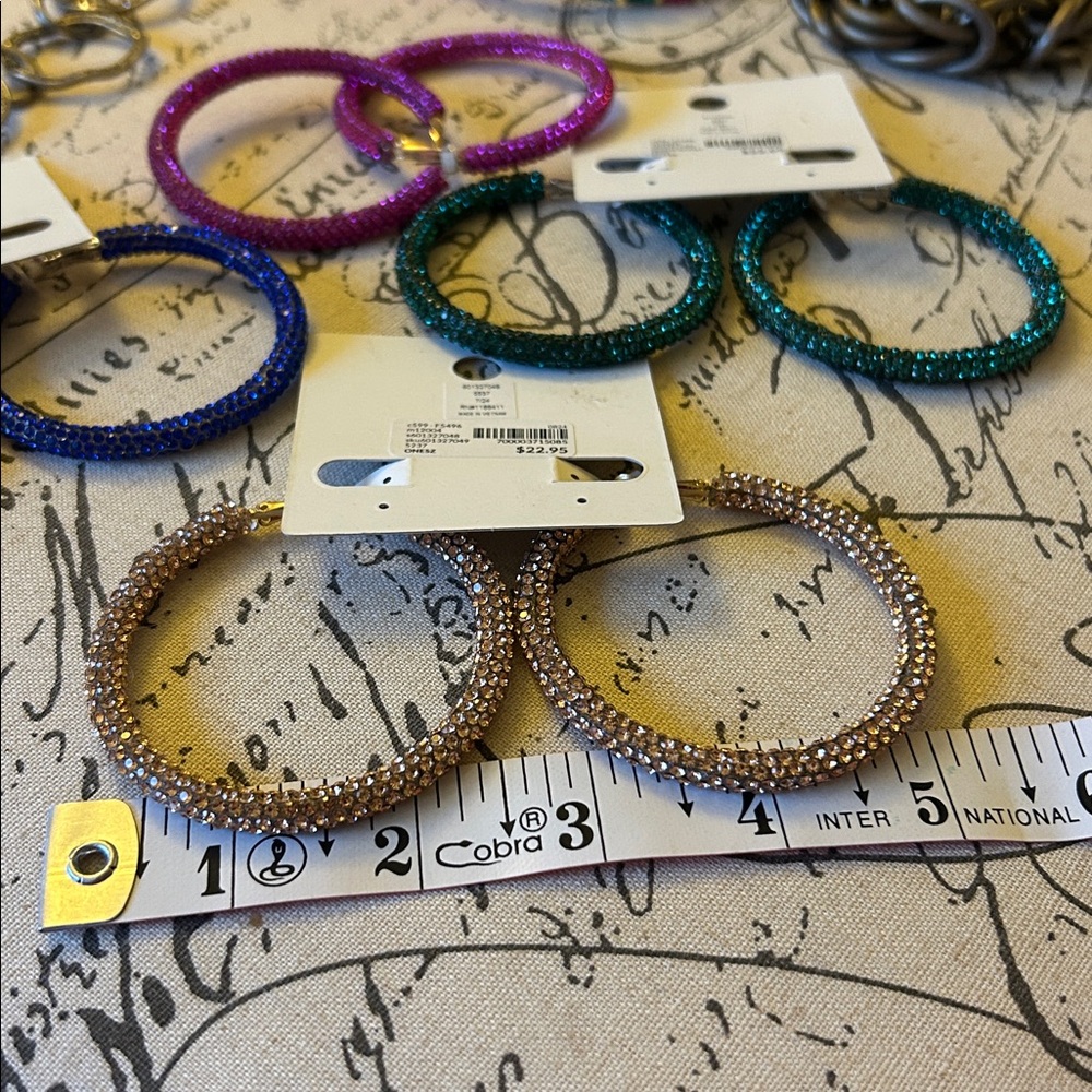 Lot of 13 Pieces of Jewelry 5 Earrings 3 Rings 5 Bracelets Chic Vibrant Boho - Picture 12 of 17